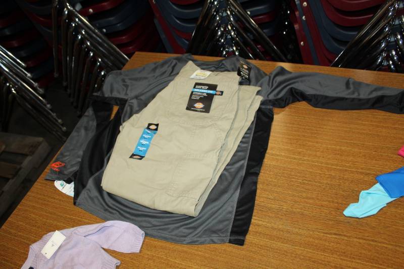 lot 83 image: Dickies Mens Relaxed Fit 34x30 Pant and Laguna Large Shirt