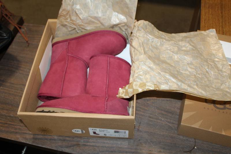 lot 88 image: Uggs Womens Boots