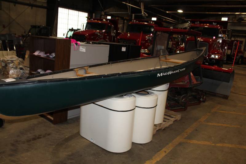 lot 101 image: Mad River Canoe Horizon 17 2-Seat 16-foot Canoe