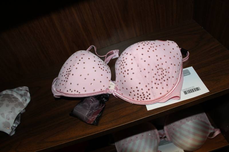 lot 96 image: Victorias Secret Womens Bra