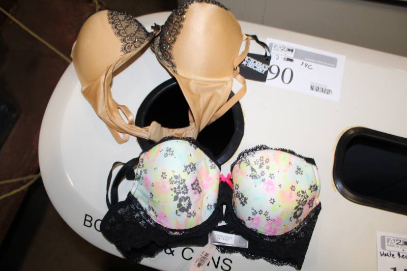 lot 90 image: Victorias Secret Womens Bras