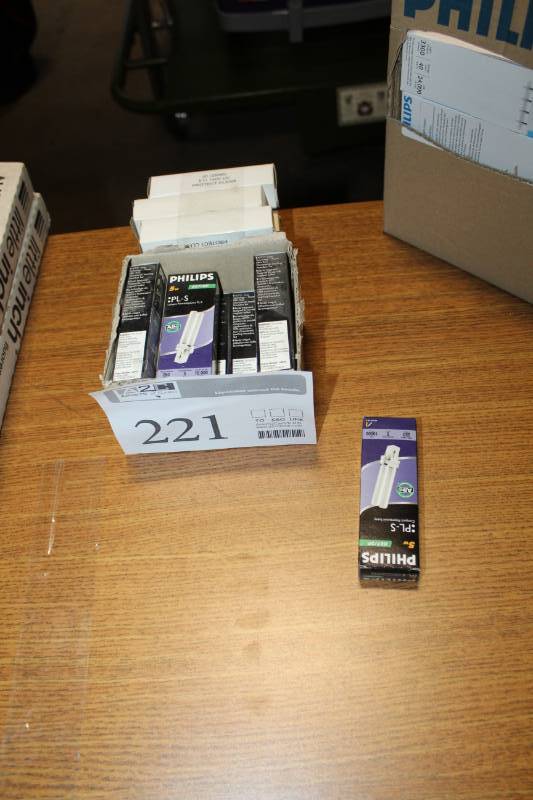 lot 221 image: Philips Compact Fluorescent Lamps