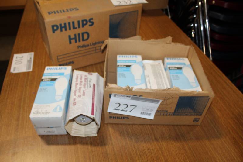 lot 227 image: Philips Metal Halide Lamps