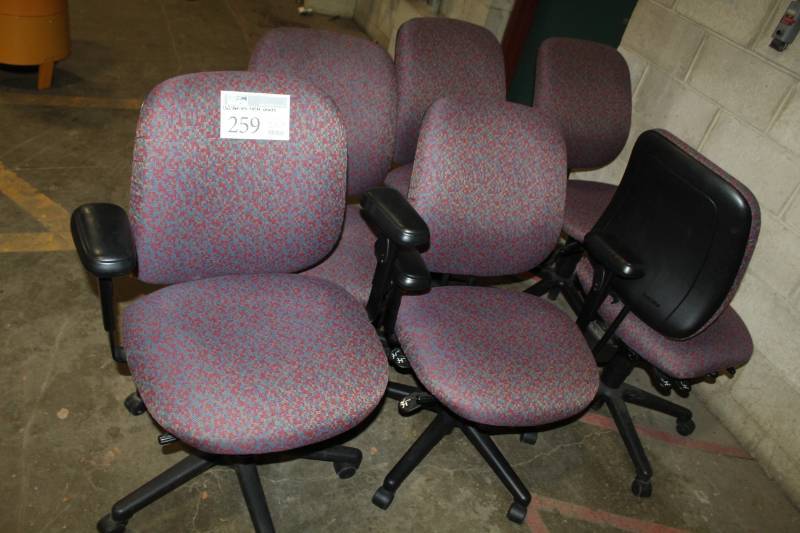 lot 259 image: Rolling Padded Office Chairs