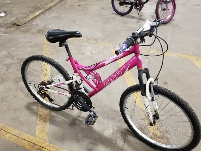 lot 403 image: HUFFY, PINK, 20  Inch Rim Diameter