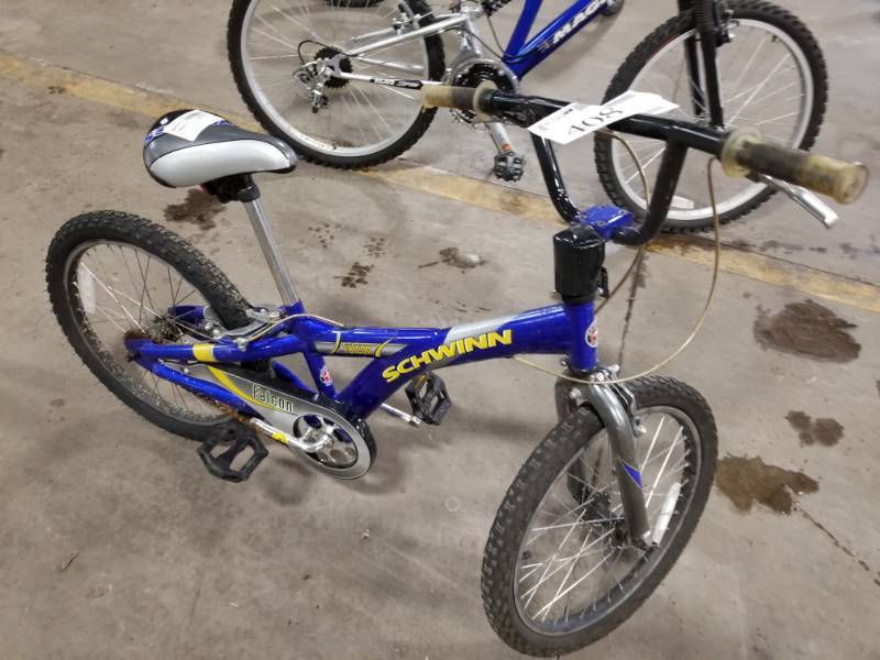 lot 408 image: SCHWINN, Blue Schwinn Kids Bike, 15  Inch Rim Diameter