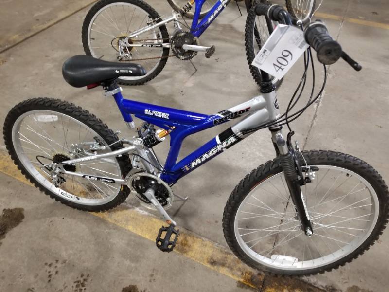 lot 409 image: Magna, Blue Colored Excitor Magna 21 speed bike with , 19  Inch Rim Diameter
