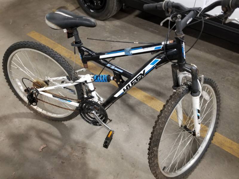 lot 411 image: Huffy, BlackWhiteBlue Huffy Rock Creek multispeed bike. Both breaks broken., 21  Inch Rim Diameter