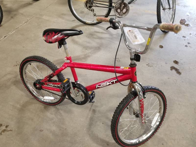 lot 418 image: NEXT, Red boys NEXT bike with Black seat. SN DWCA008766, 15  Inch Rim Diameter