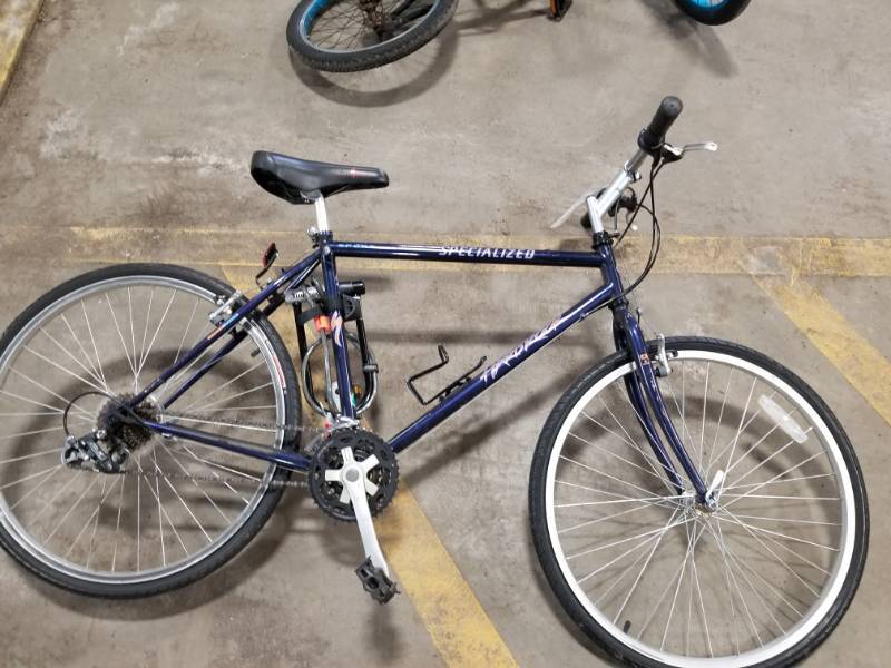 lot 421 image: Specialized, Blue Hard rock Specialized sport bike. 21 speed., 21  Inch Rim Diameter