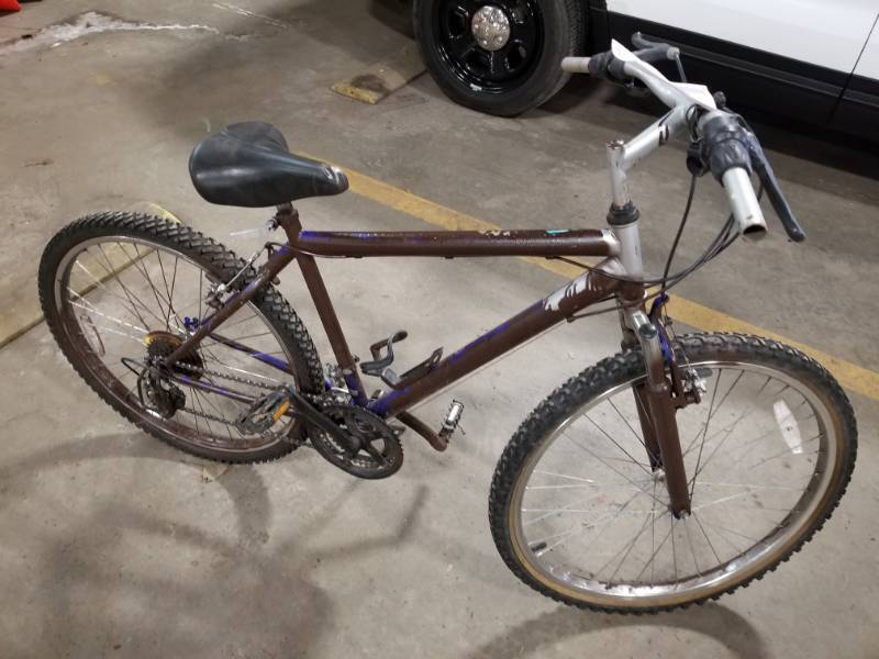 lot 427 image: Unknown, Silver and blue bike spray painted brown. 21 speed , 22  Inch Rim Diameter