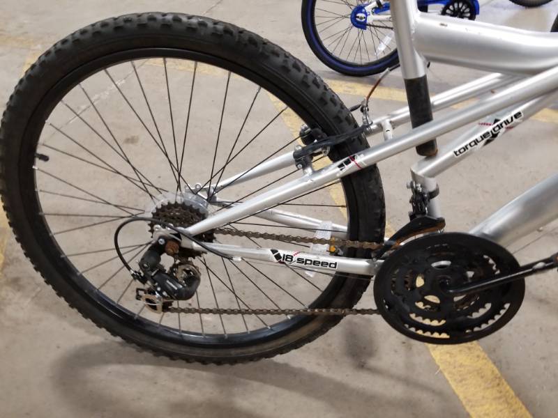 pacific evolution 18 speed bike