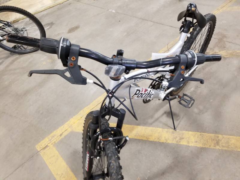 pacific evolution 18 speed bike
