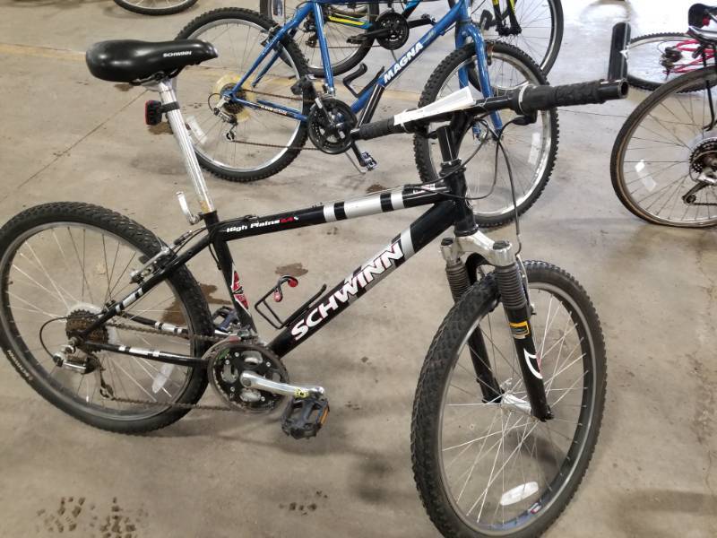 lot 449 image: Schwinn, Black and grey Schwinn bike, 19  Inch Rim Diameter