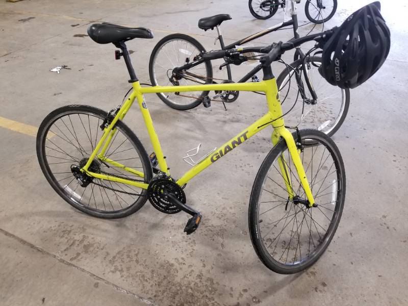 lot 456 image: Giant, Green and Grey Giant Escape Bike, 23  Inch Rim Diameter