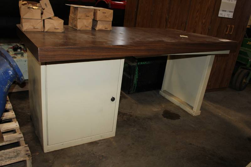 lot 194 image: Office Desk