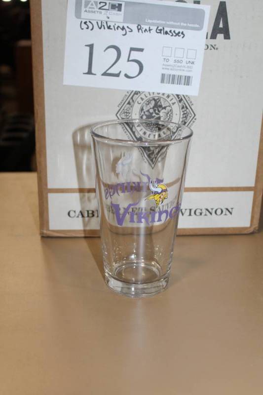 lot 125 image: Vikings Pint Glasses