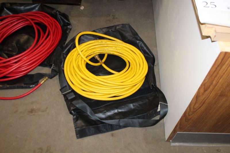 lot 26 image: Utility Air Hose with Carry Bag