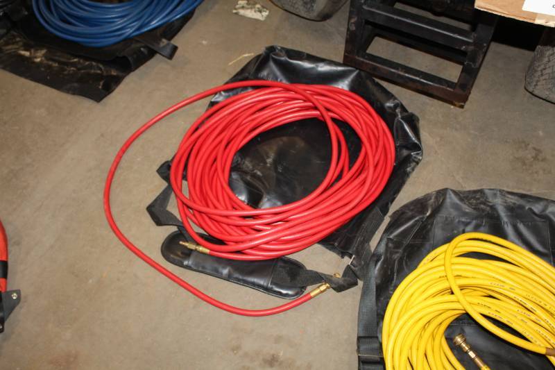 lot 25 image: Utility Air Hose with Carry Bag
