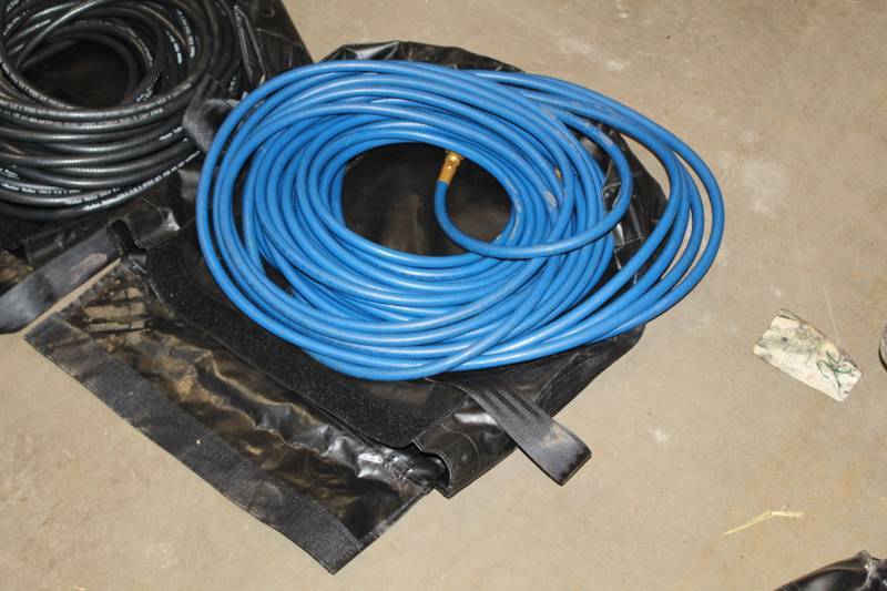 lot 24 image: Utility Air Hose with Carry Bag