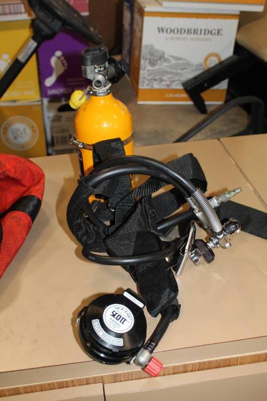 lot 14 image: Scott Ska-Pak  SAR Escape Packs with E-Z Flo Regulator, Harness and 5 Minute Air Tank with Carry Case