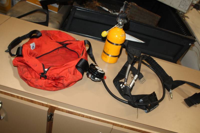lot 15 image: Scott Ska-Pak  SAR Escape Packs with E-Z Flo Regulator, Harness and 5 Minute Air Tank with Carry Case