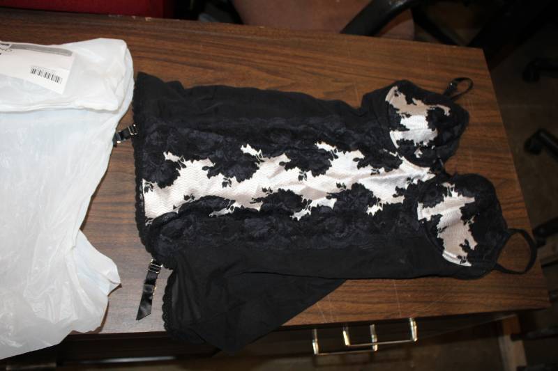 lot 91 image: Victorias Secret Womens Slip