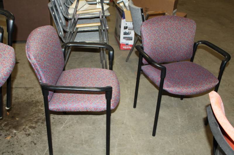 lot 252 image: Padded Reception Arm Chairs with Metal Frames