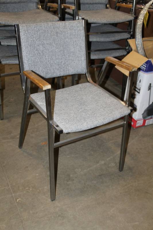 lot 250 image: Padded Conference Arm Chairs with Metal Frames