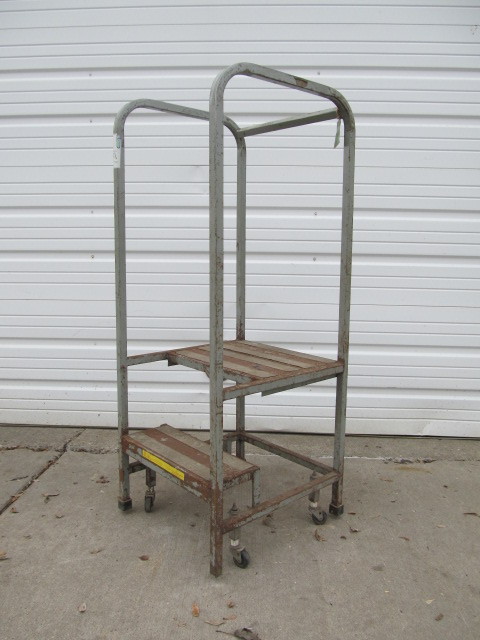 Heavy Duty Industrial Rolling Step Ladder w Springs
