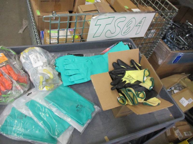 Mixed Gloves