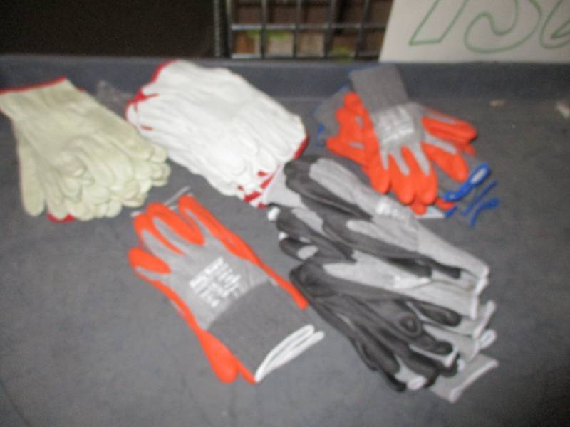 Mixed Gloves