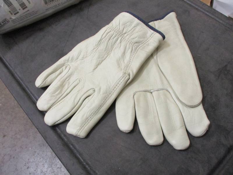 Insulated leather gloves