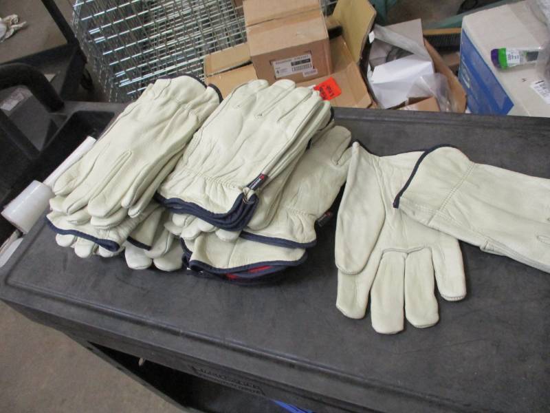 Insulated leather gloves