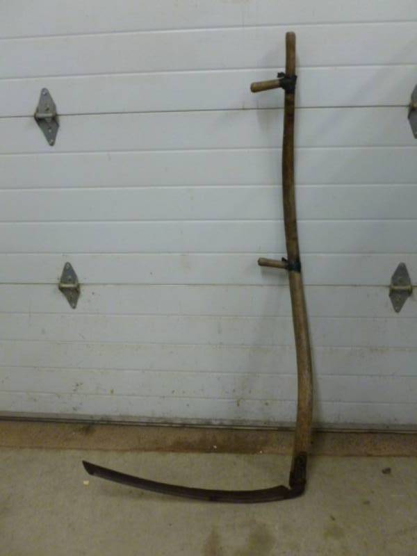 lot 27 image: Antique Scythe