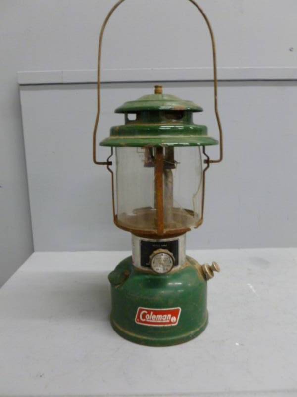 lot 28 image: Vintage Coleman Lantern