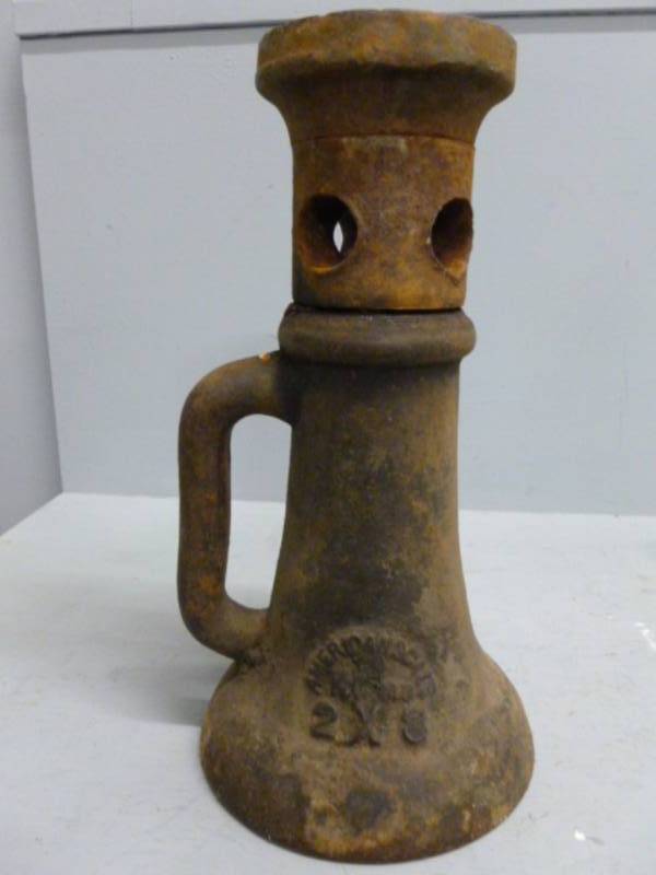 lot 31 image: Antique Screw Jack