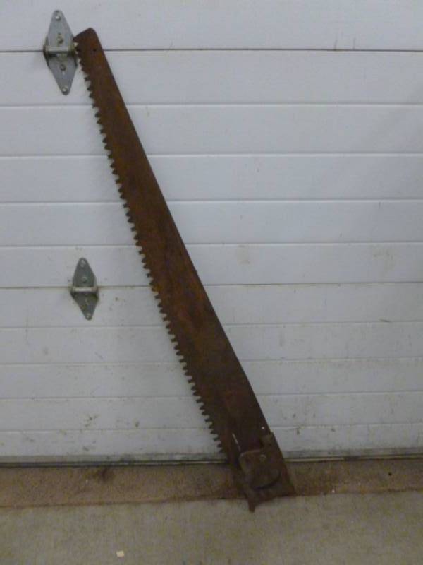 lot 32 image: Vintage Tree Saw