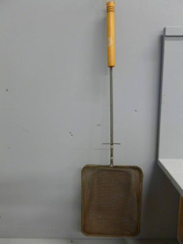 lot 39 image: Vintage Popcorn Popper