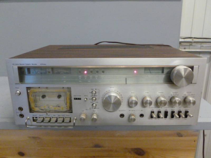 lot 40 image: Vintage Receiver