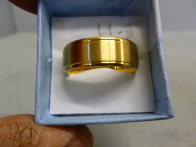 lot 49 image: Mens Ring