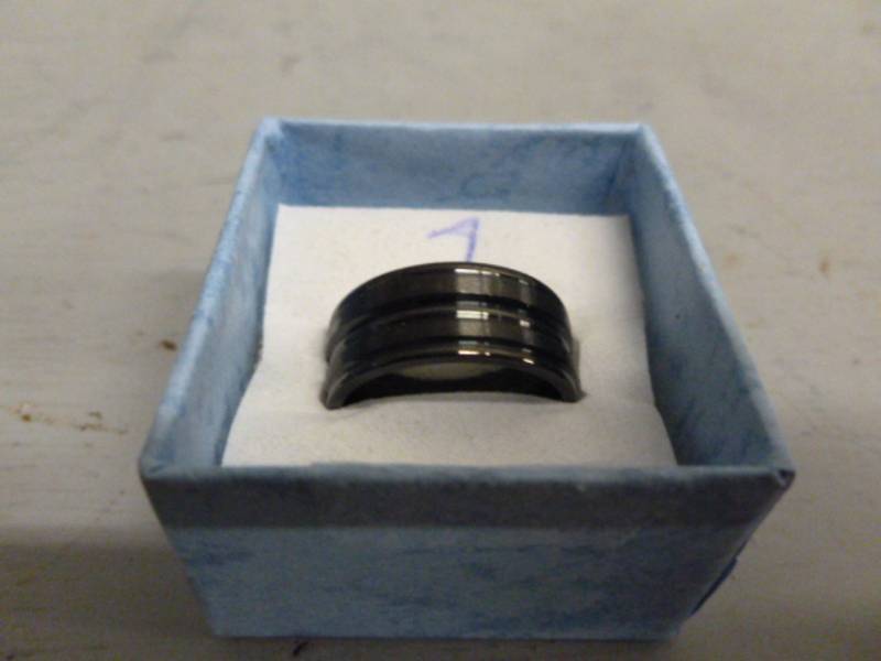 lot 50 image: Mens Ring