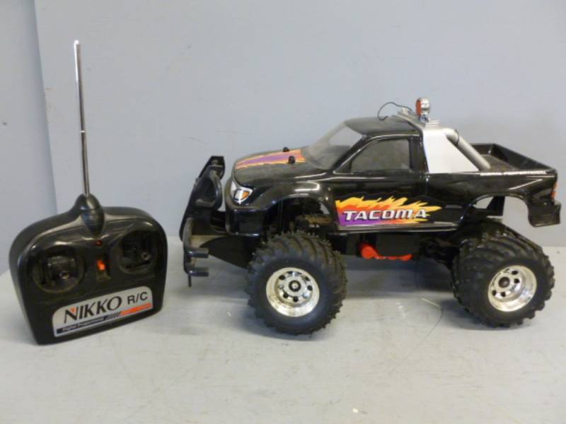 lot 77 image: Radio Control