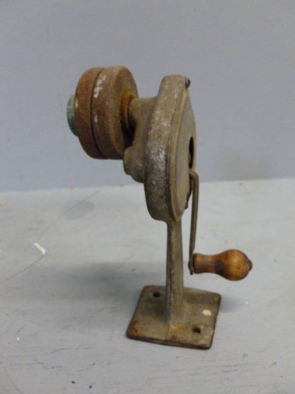 lot 97 image: Vintage Sharpening Stone