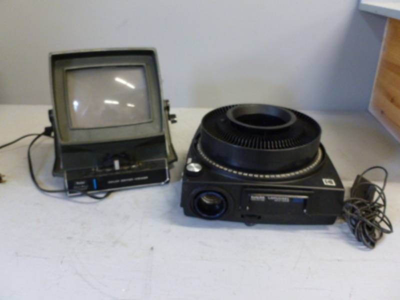 lot 100 image: Vintage Camera