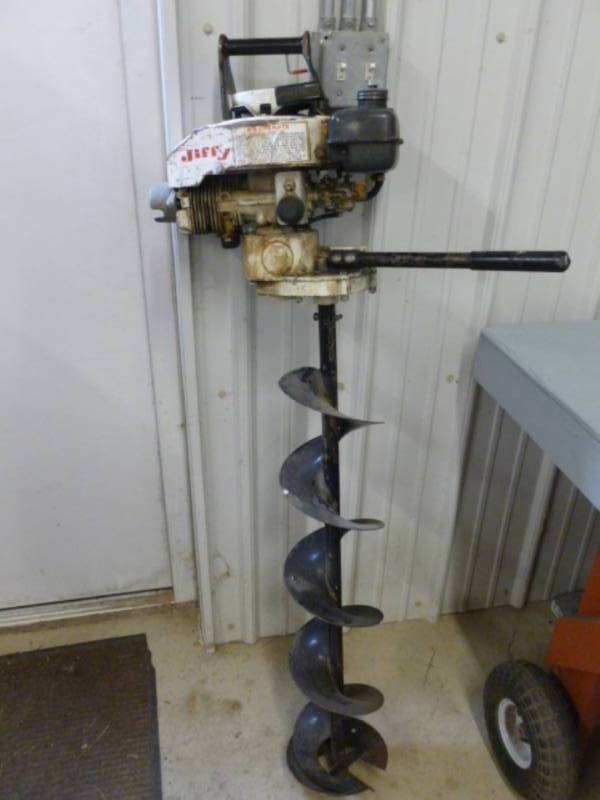 lot 101 image: Ice Auger