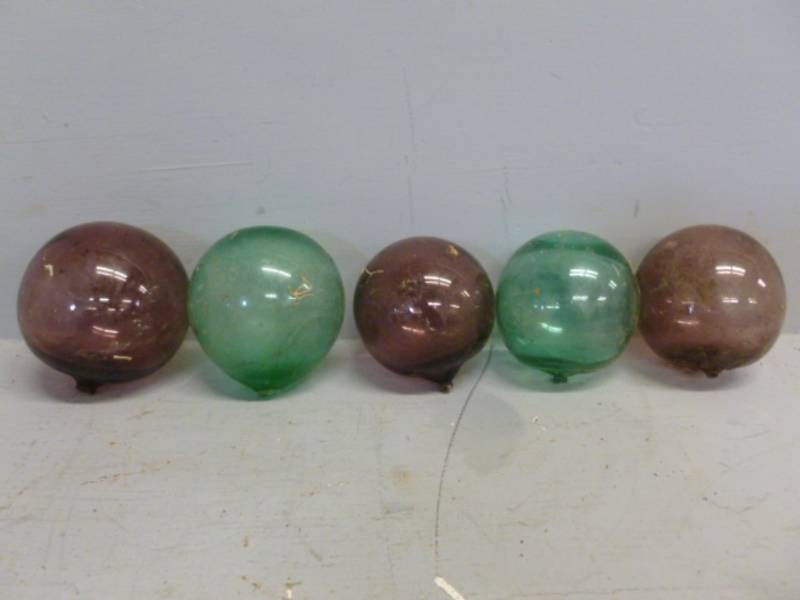 lot 102 image: Vintage Glass Fish Net Floats