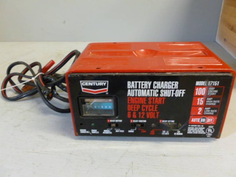 lot 113 image: Battery Charger