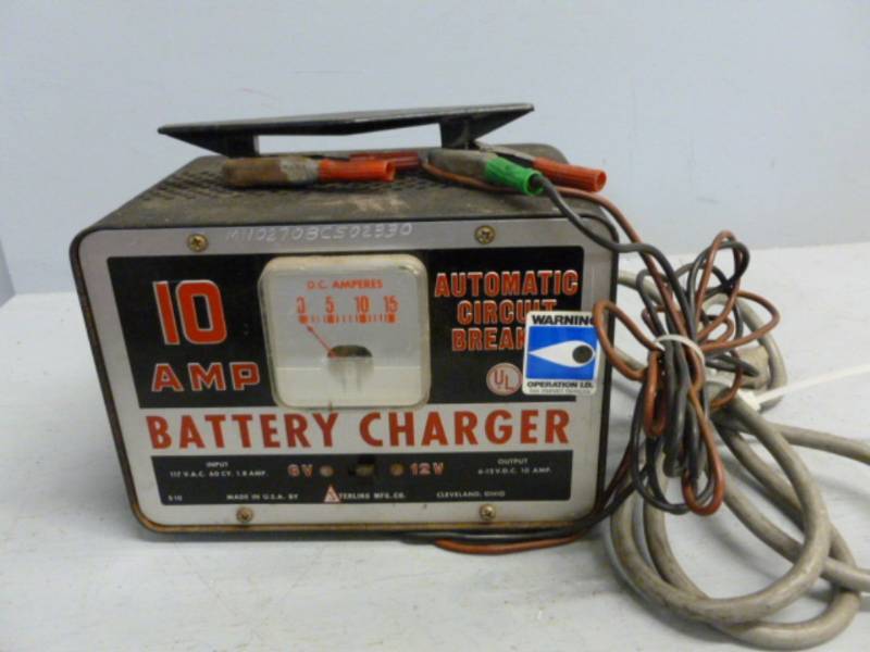 lot 114 image: Battery Charger