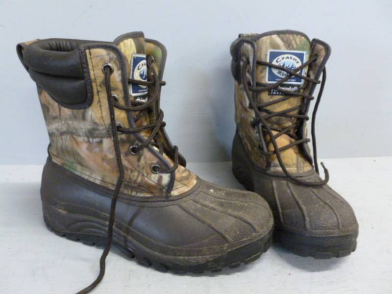 lot 115 image: Mens Boots
